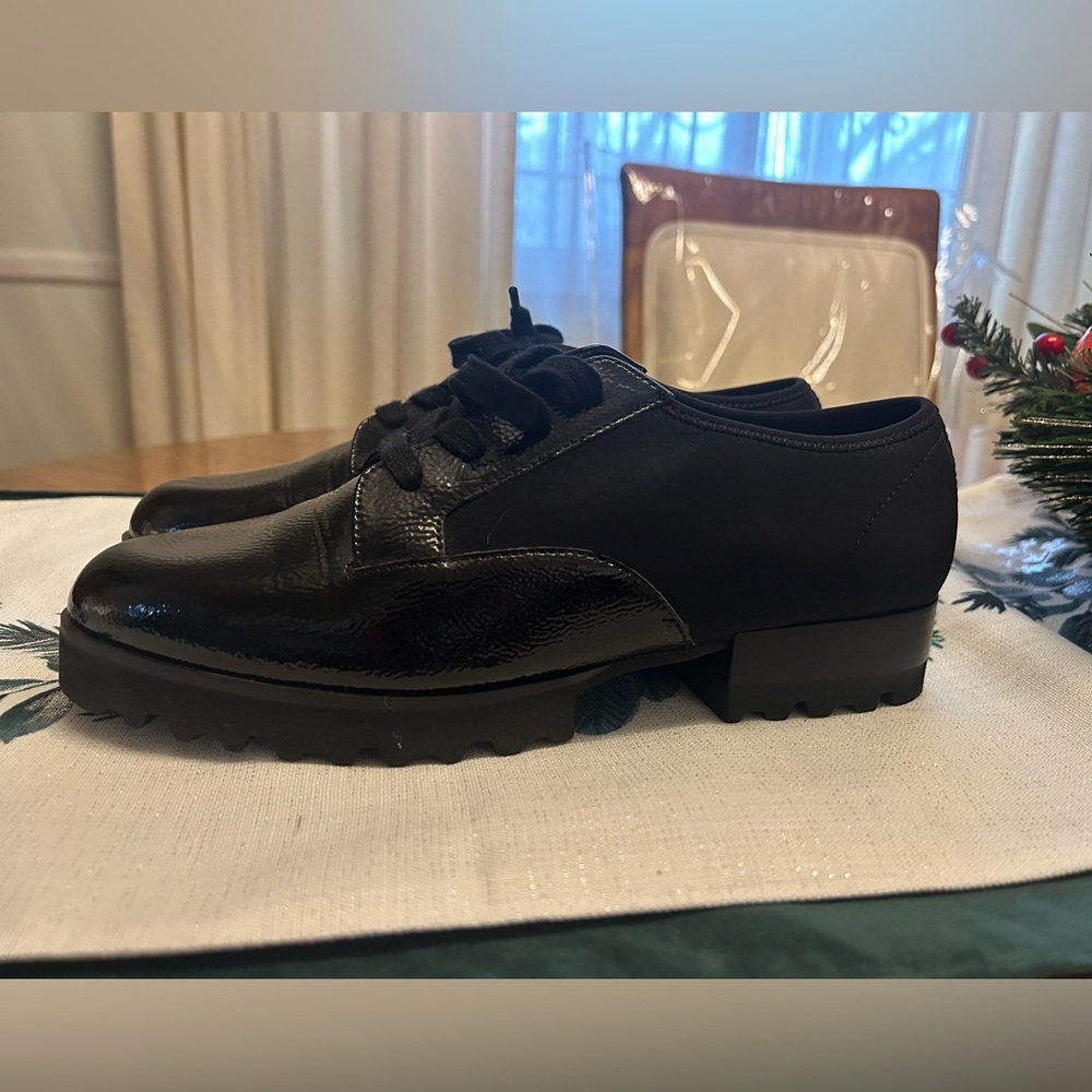 Donald Pliner - Elee lug Sole lace up oxford size women’s 9.5